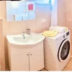 公寓 Angenehme In Mit Privatem Parkplatz By Interhome 科马尔纳