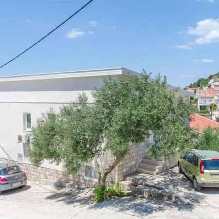 Angenehme In Mit Privatem Parkplatz By Interhome *