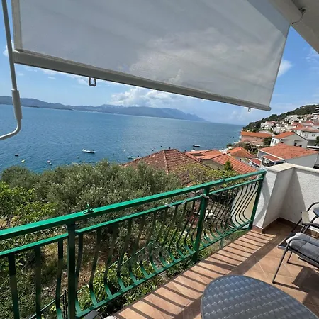 Daire Angenehme In Mit Privatem Parkplatz By Interhome Komarna