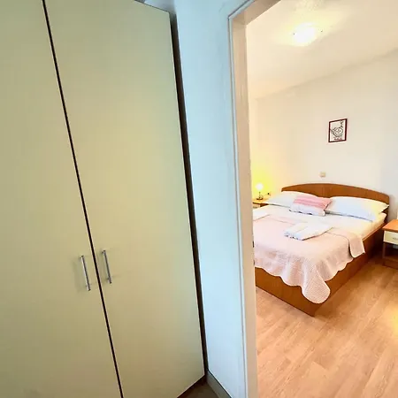 Daire Angenehme In Mit Privatem Parkplatz By Interhome *