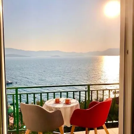 Angenehme In Mit Privatem Parkplatz By Interhome 코마르나