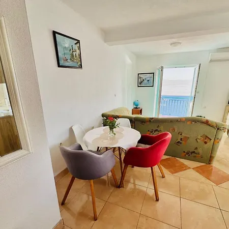 Angenehme In Mit Privatem Parkplatz By Interhome Daire *