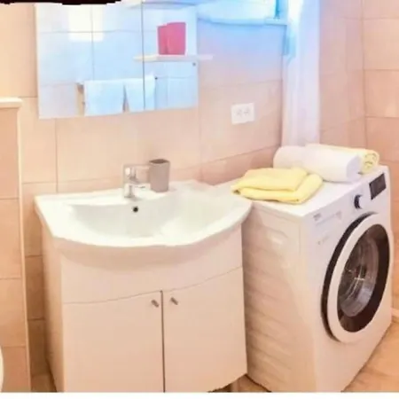 Апартаменты Angenehme In Mit Privatem Parkplatz By Interhome Комарна