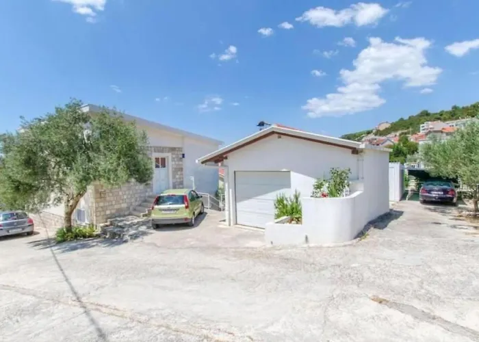 Angenehme In Mit Privatem Parkplatz By Interhome 아파트