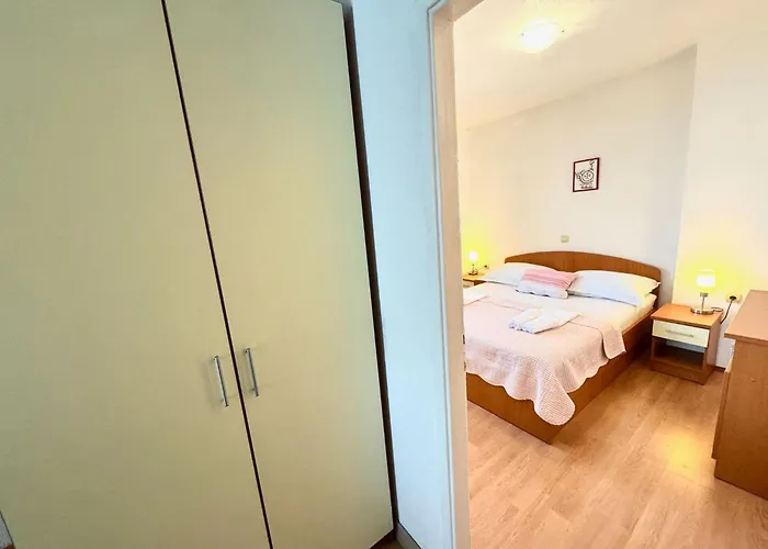 아파트 Angenehme In Mit Privatem Parkplatz By Interhome *