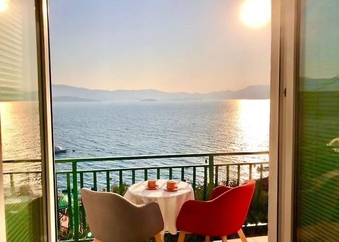 Angenehme In Mit Privatem Parkplatz By Interhome 코마르나