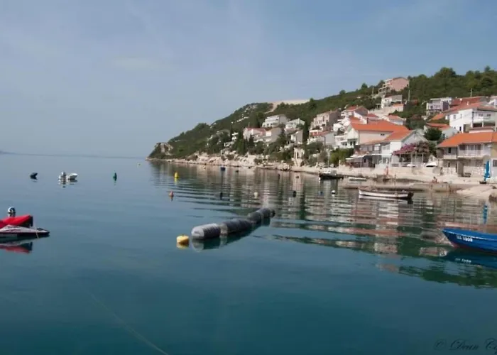 Angenehme In Mit Privatem Parkplatz By Interhome 코마르나